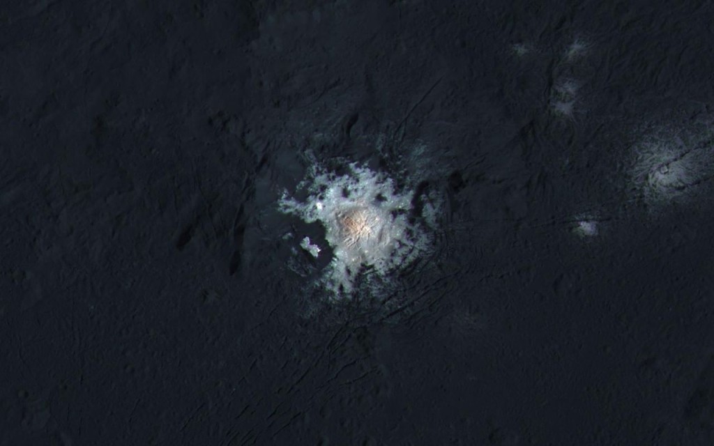 Occator crater's "bright spots" | Photo: NASA/JPL-Caltech/UCLA/MPS/DLR/IDA/PSI/LPI, CC0 (Public Domain) 